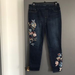 Chico’s Embrodored Pull On Jegging Ankle